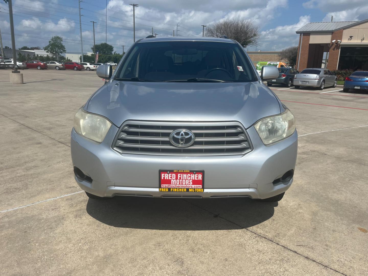 2009 SILVER /gray Toyota Highlander Base 2WD (JTEDA41A192) with an 3.5L V6 DOHC 24V engine, 5-Speed Automatic transmission, located at 14700 Tomball Parkway 249, Houston, TX, 77086, (281) 444-2200, 29.928619, -95.504074 - Photo#1